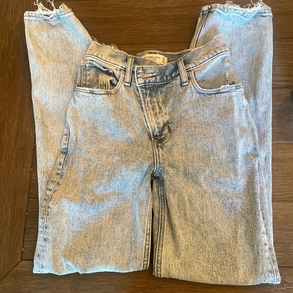 Abercrombie 90s Straight Ultra High Rise Jeans 24 Short - Picture 1 of 6